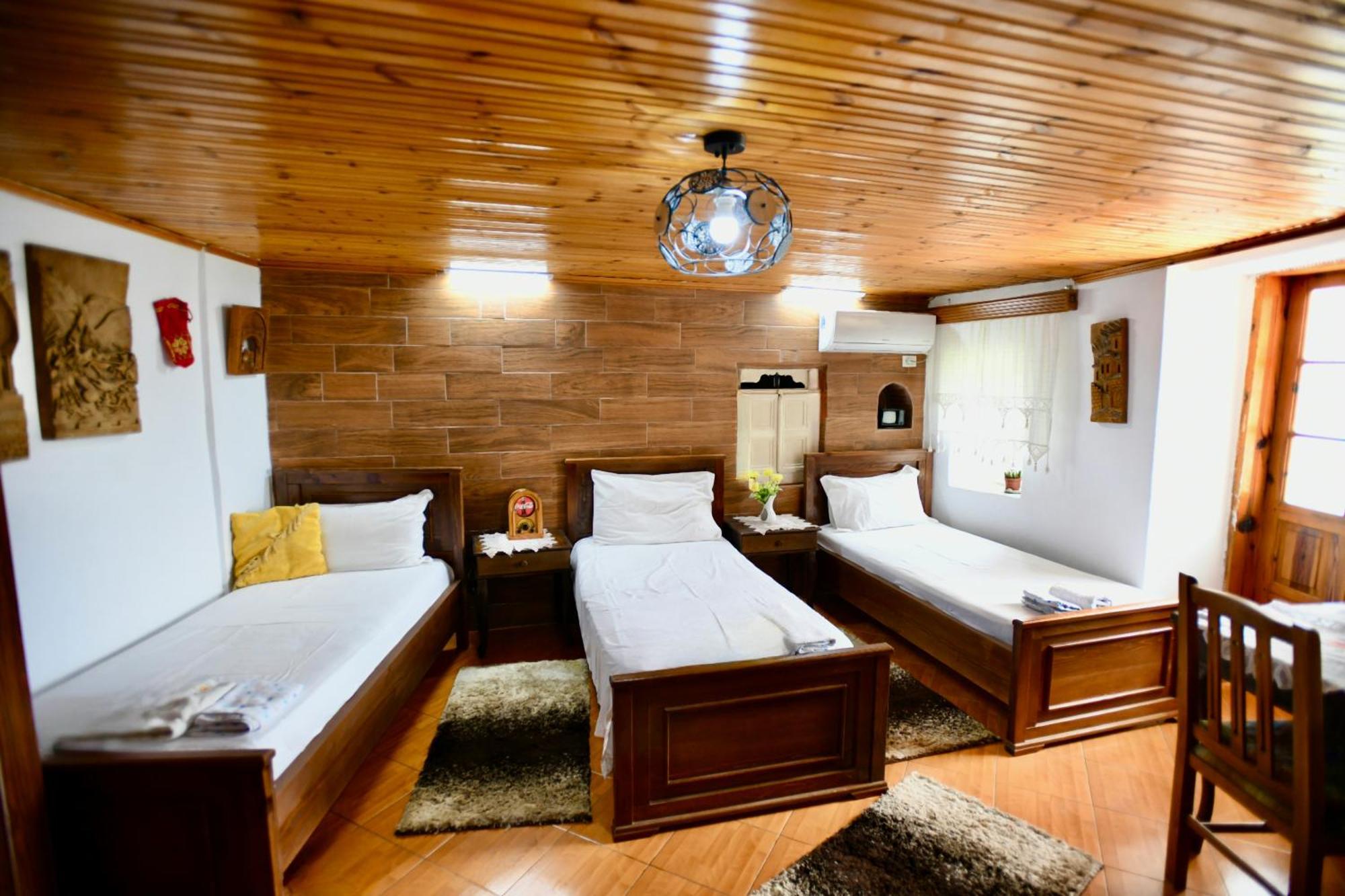 Guesthouse Alvaro Kadiu Berat Habitación foto