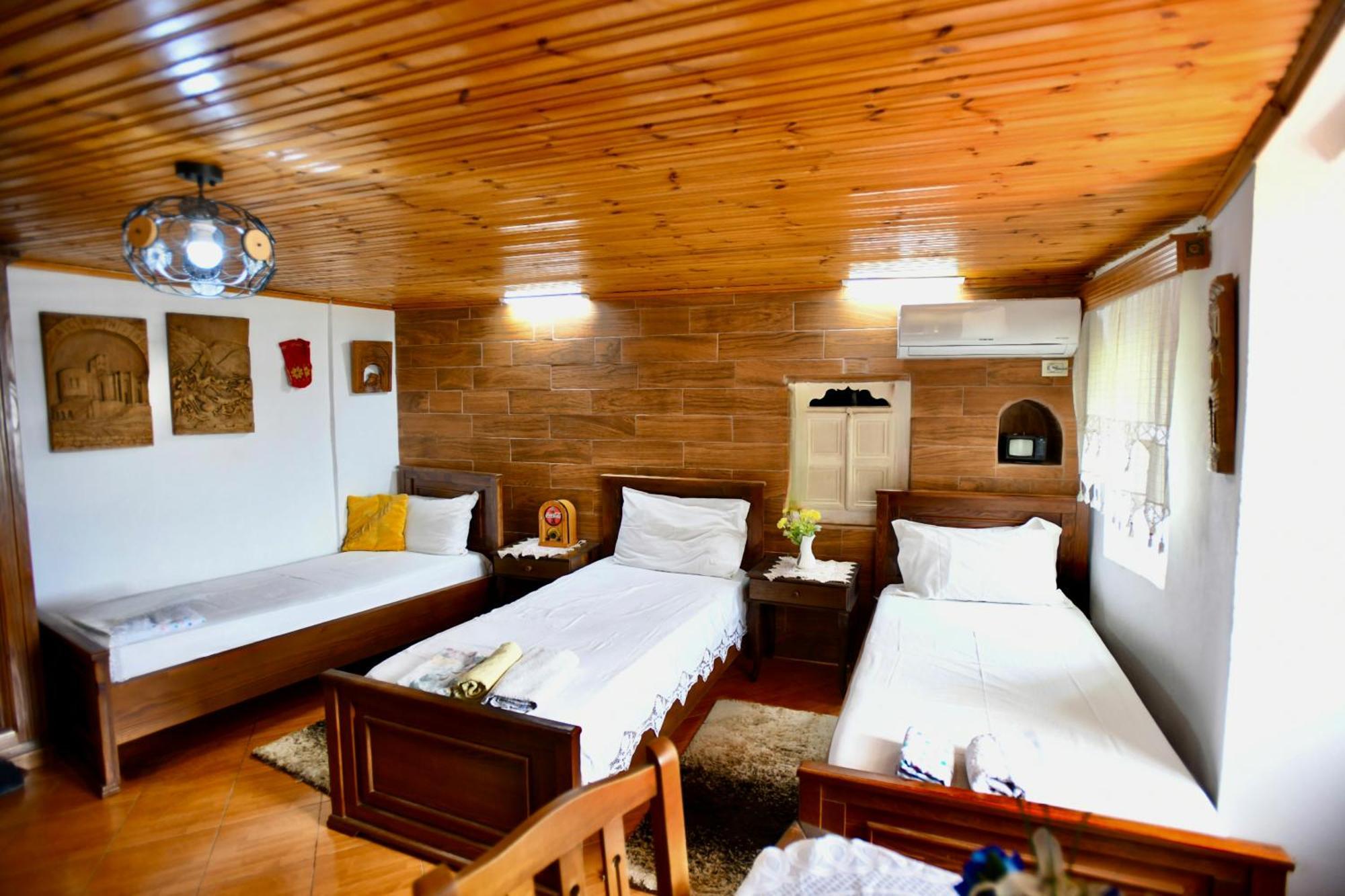 Guesthouse Alvaro Kadiu Berat Habitación foto